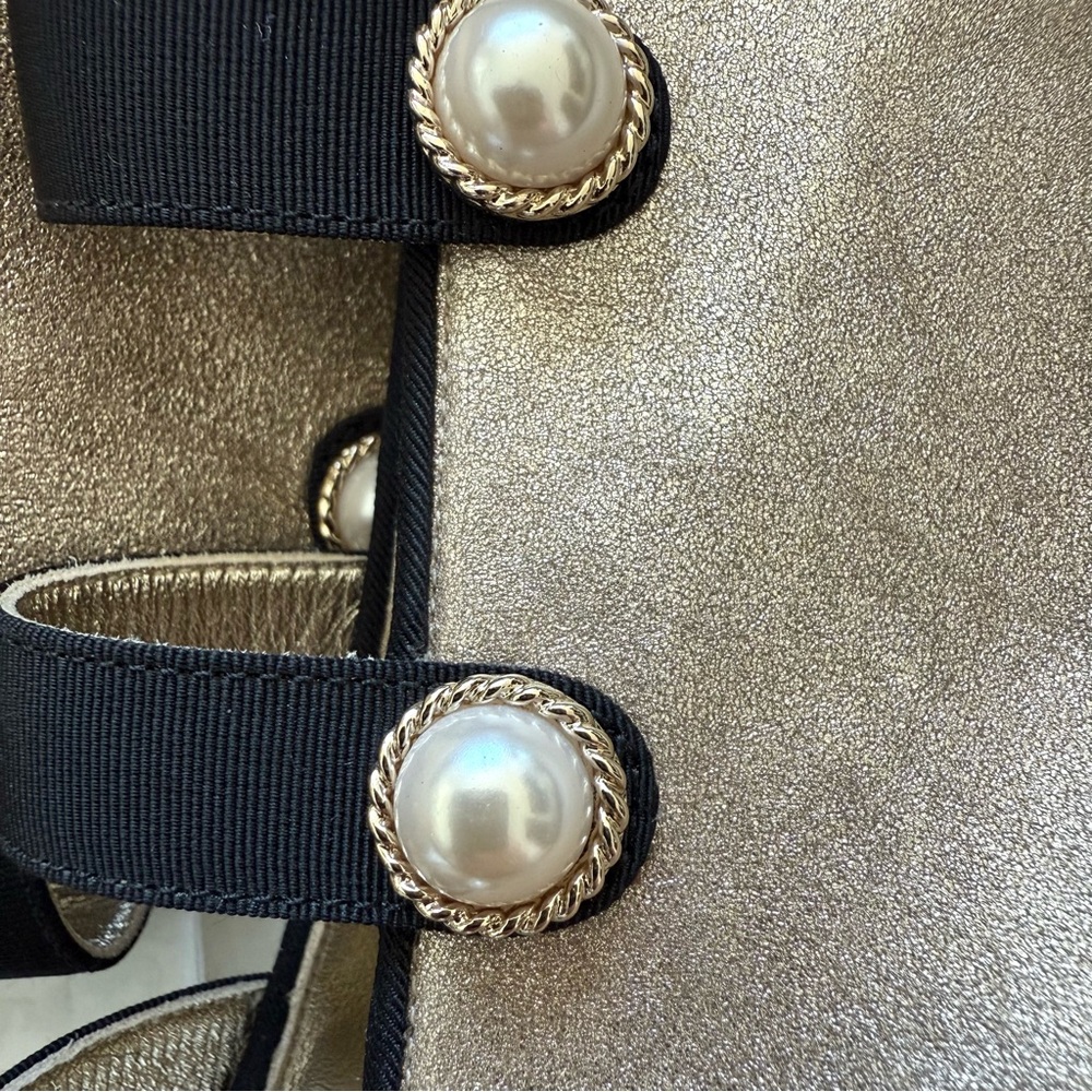 NEW!! Chanel 2018 Gold Toe Leather Pearl Button Boots Heels 38 EU Retail 1400$ - Picture 9 of 11